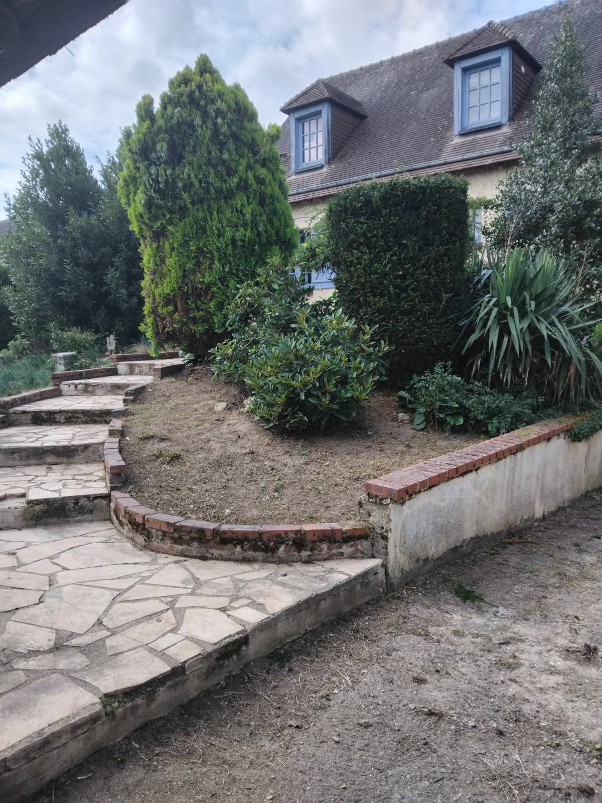 Jardin après désherbage