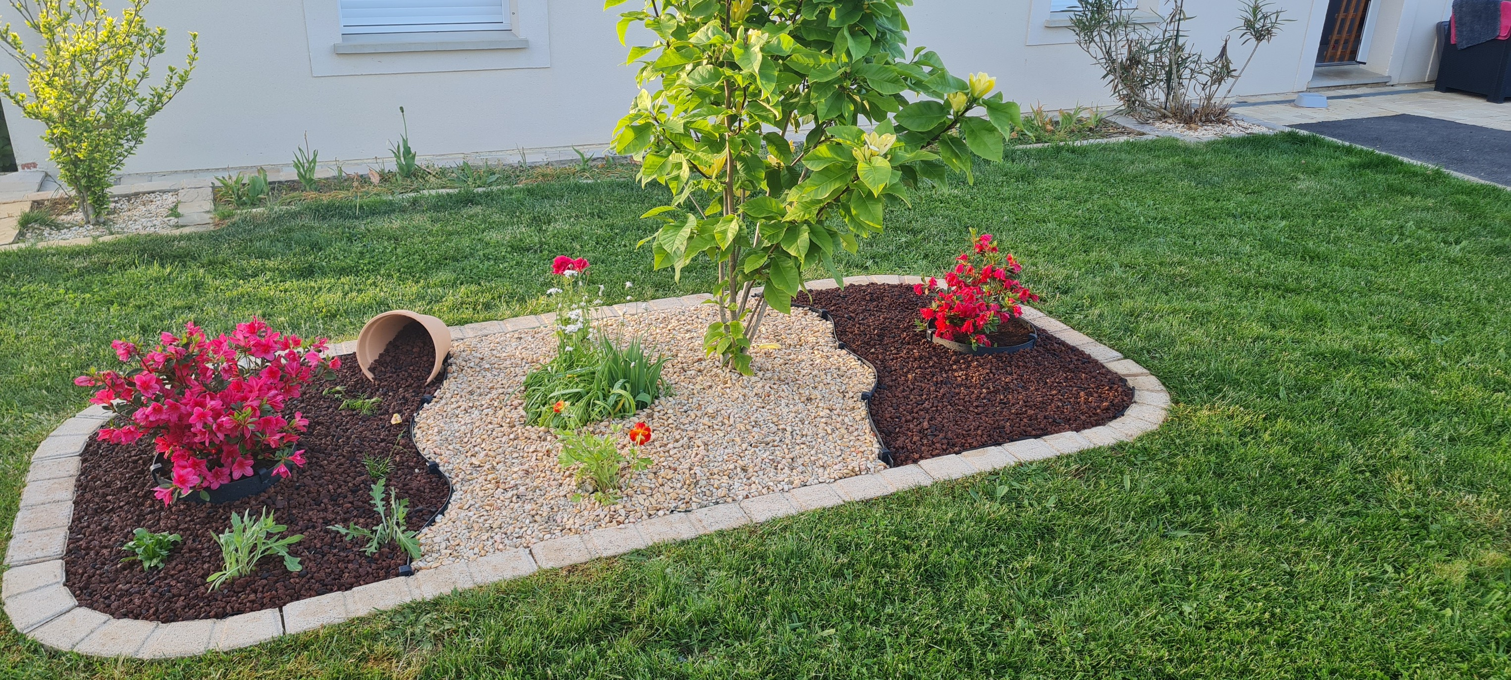 Façade et espaces verts